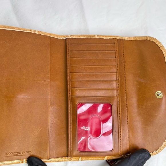 Dooney & Bourke Continental Crocodile Embossed Leather Wallet Neutral Tan - Picture 12 of 13